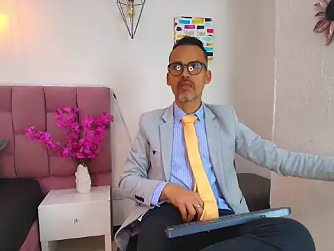 Oswalldo   online show from March 31, 11:34 am