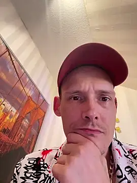 Donaldduck0069 online show from April 22, 8:46 pm