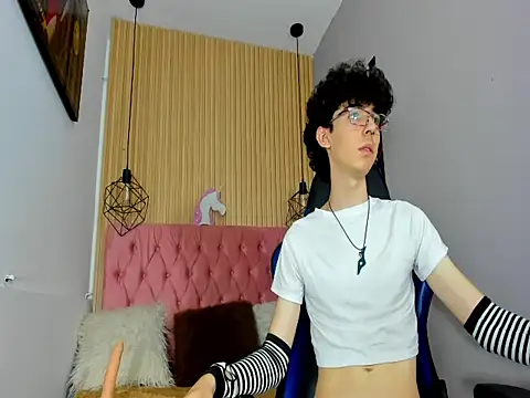 Syriussz online show from February 9, 7:40 pm