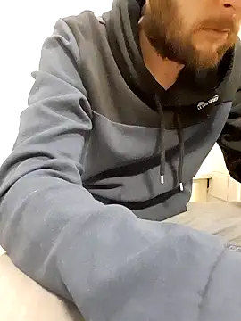 80julien online show from February 7, 6:57 pm