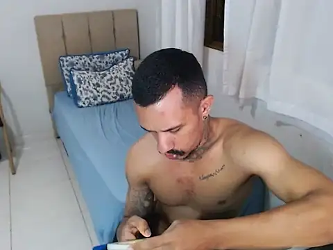 lipegonzalezz online show from March 4, 7:54 pm