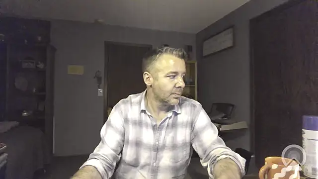 chrisw8140 online show from March 26, 1:10 am