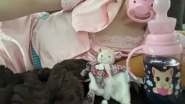 B4by Pink online show from February 16, 10:57 am