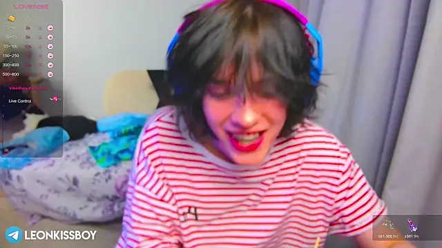 LeonBoykisser online show from March 31, 5:47 pm