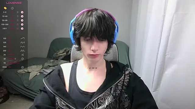 LeonBoykisser online show from February 26, 8:37 am