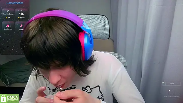 LeonBoykisser online show from May 26, 2:02 pm