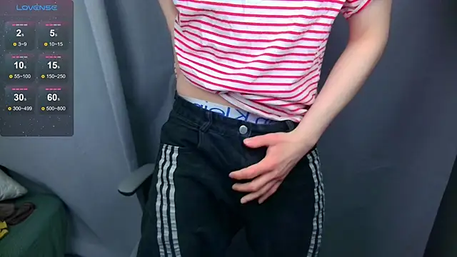 LeonBoykisser online show from May 30, 11:10 am
