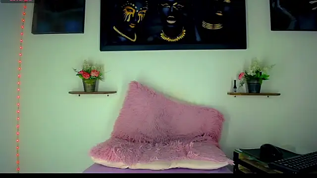 Tatoo Noah online show from February 21, 9:05 pm