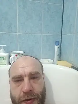 AlexanderArmani online show from February 3, 9:14 am