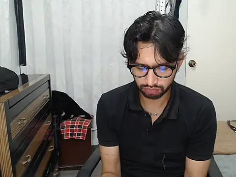 thomass1018 online show from May 29, 4:44 am