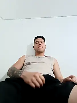 Andrew18ramirez online show from February 9, 7:51 pm