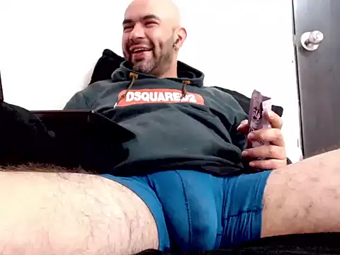 hairyandbigmann online show from July 11, 9:39 pm