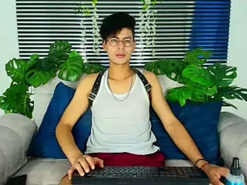 ThiiagoSaeenz online show from March 3, 4:36 pm