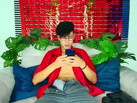 ThiiagoSaeenz online show from February 25, 3:57 pm