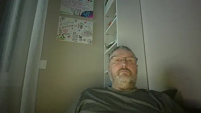 doudou310 online show from February 6, 5:37 am