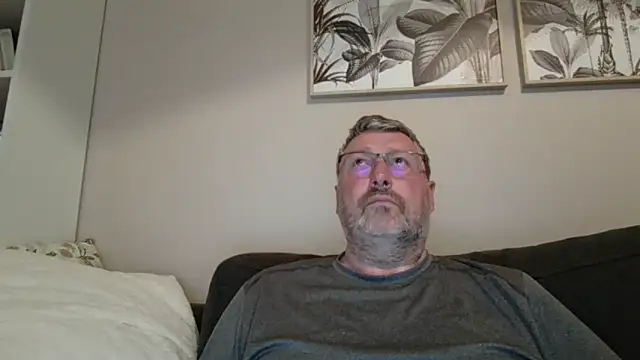 doudou310 online show from April 11, 3:46 am