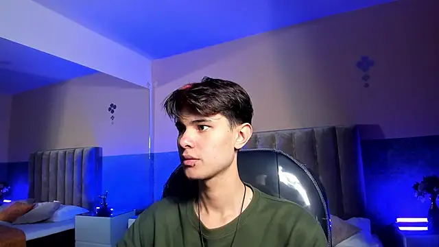 Derek Sinn online show from April 15, 8:20 pm