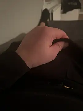 siisidjfjfjdj online show from February 8, 5:17 pm