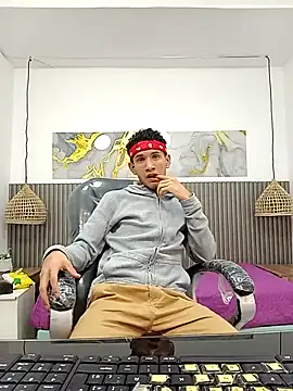 JDWhite18 online show from February 15, 4:29 am