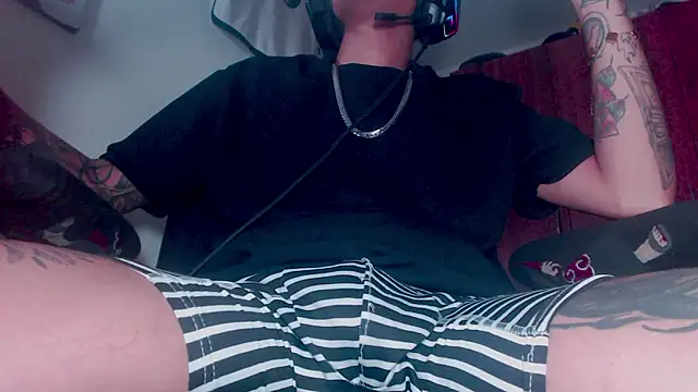 theskateboy online show from March 27, 7:23 am