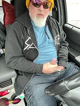 Skippy2420 online show from March 5, 3:19 pm