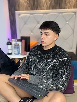 Samu Hott online show from April 13, 8:20 pm