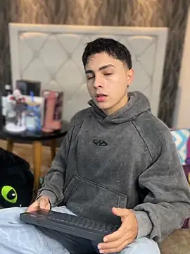 Samu Hott online show from March 9, 8:14 pm