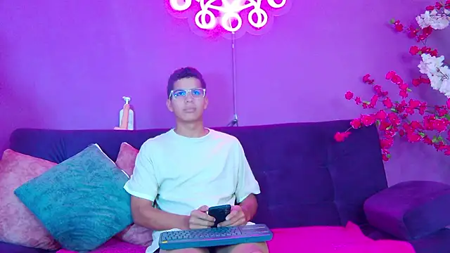 Noah Greenhartt online show from February 21, 9:05 pm