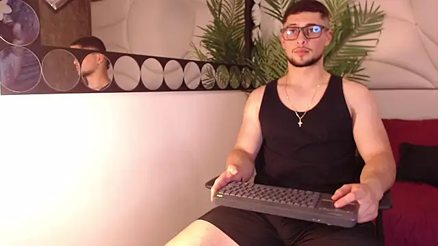 valenssio moretti online show from March 17, 4:15 am