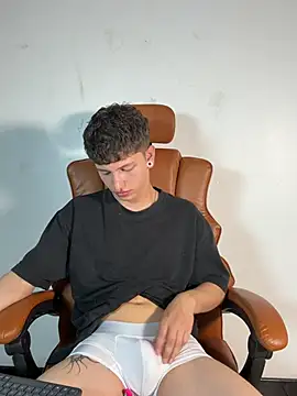 ARON LUXX online show from March 25, 5:39 pm