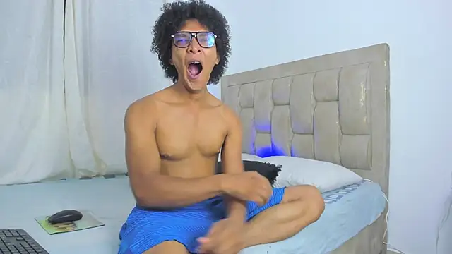 LatinoDark online show from February 9, 3:44 am