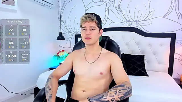 rayan linxx online show from April 12, 7:37 pm