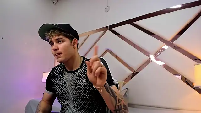 rayan linxx online show from April 9, 7:31 pm