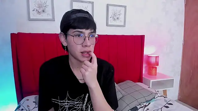 Demian Hush online show from February 17, 7:24 pm