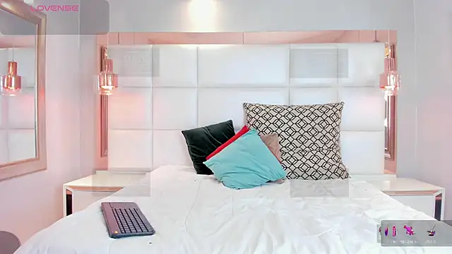 Sebastian Collins  online show from March 2, 9:33 pm