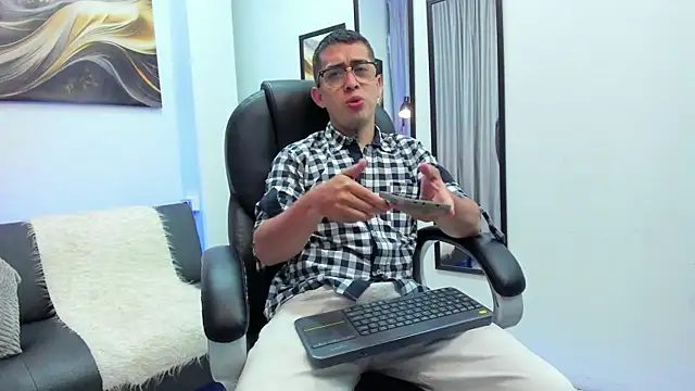 Tommas Jhonson online show from April 8, 3:51 am