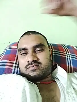 loyalboy 0052 online show from August 4, 7:40 pm
