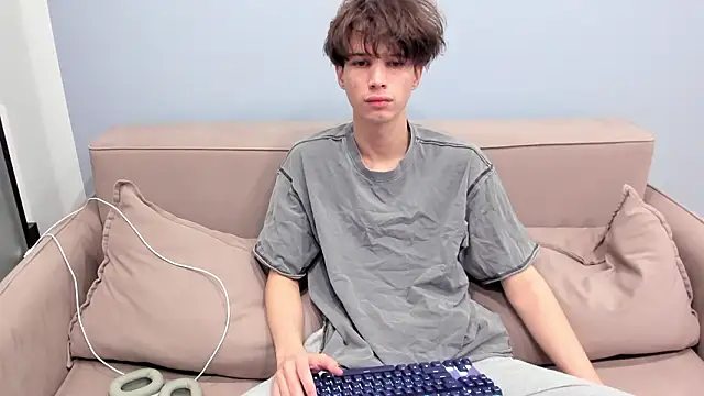 Ur NextDoor Boy online show from February 18, 8:17 pm