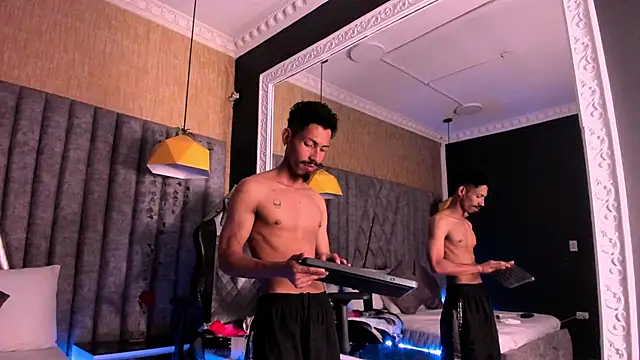 NoaahTylor online show from February 28, 9:25 pm