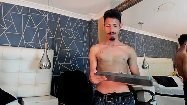 NoaahTylor online show from March 28, 8:42 pm