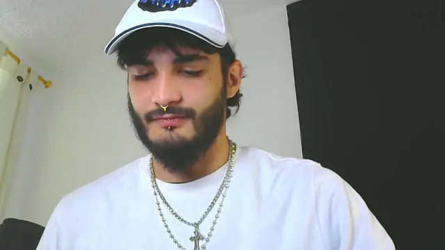 LovexJuxn8 online show from February 18, 7:33 pm