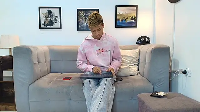 GOLD BOYS online show from May 26, 7:37 am