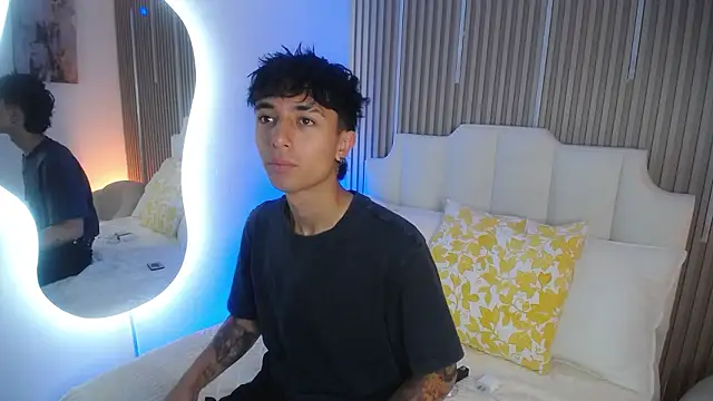 Aiden Rivers  online show from March 7, 12:47 pm