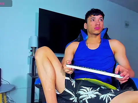 Lyam Russo online show from April 16, 6:35 am