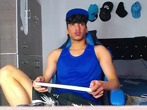 Lyam Russo online show from March 5, 7:10 pm