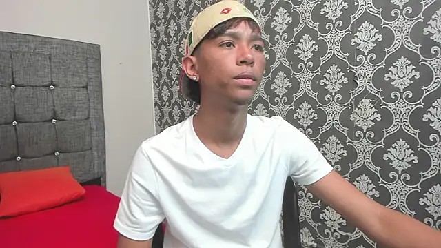 Little Twink19x online show from February 24, 7:25 pm