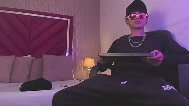 Dominic Foxx online show from February 25, 8:32 pm