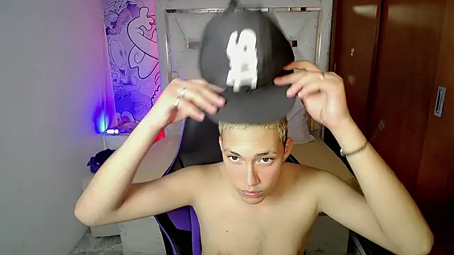 Street poemm  online show from February 22, 4:03 am