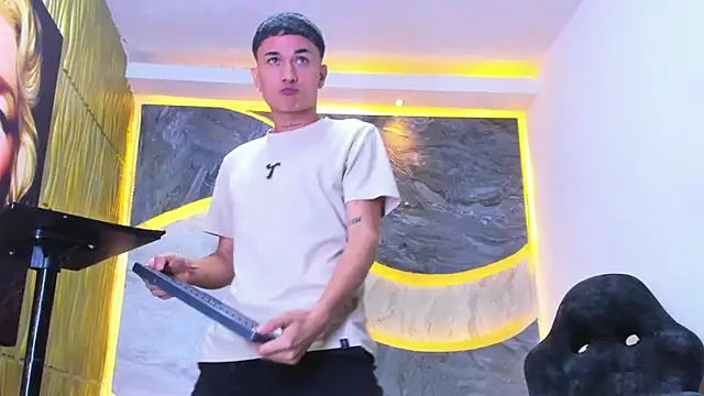 Matheus Ic  online show from March 8, 2:04 am