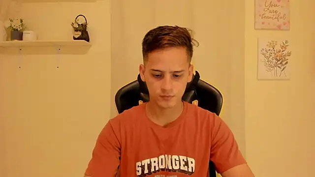 sexy andres01 online show from May 21, 9:30 pm